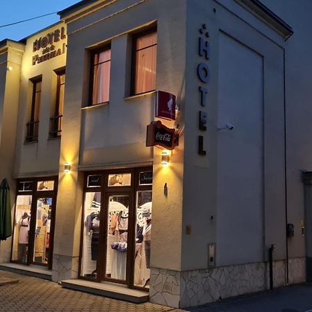 Hotel Patonai Fertőd Exterior foto